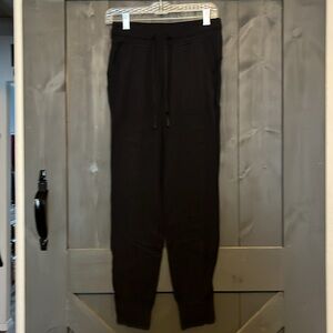 Lululemon women’s joggers sweat pants size 6